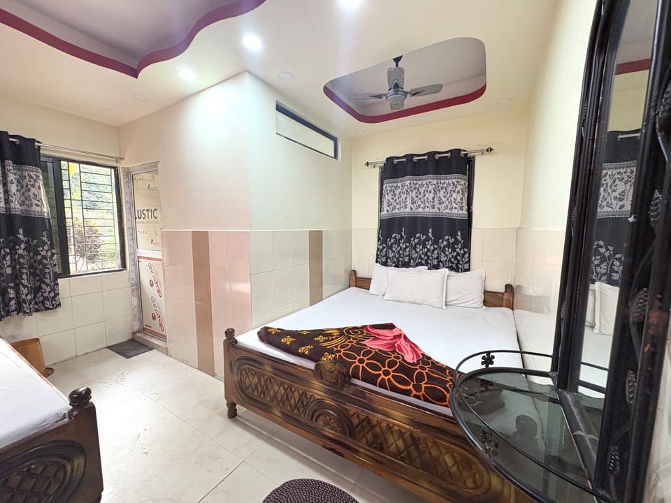 Deluxe Quadruple Room, City View | Desk, free WiFi