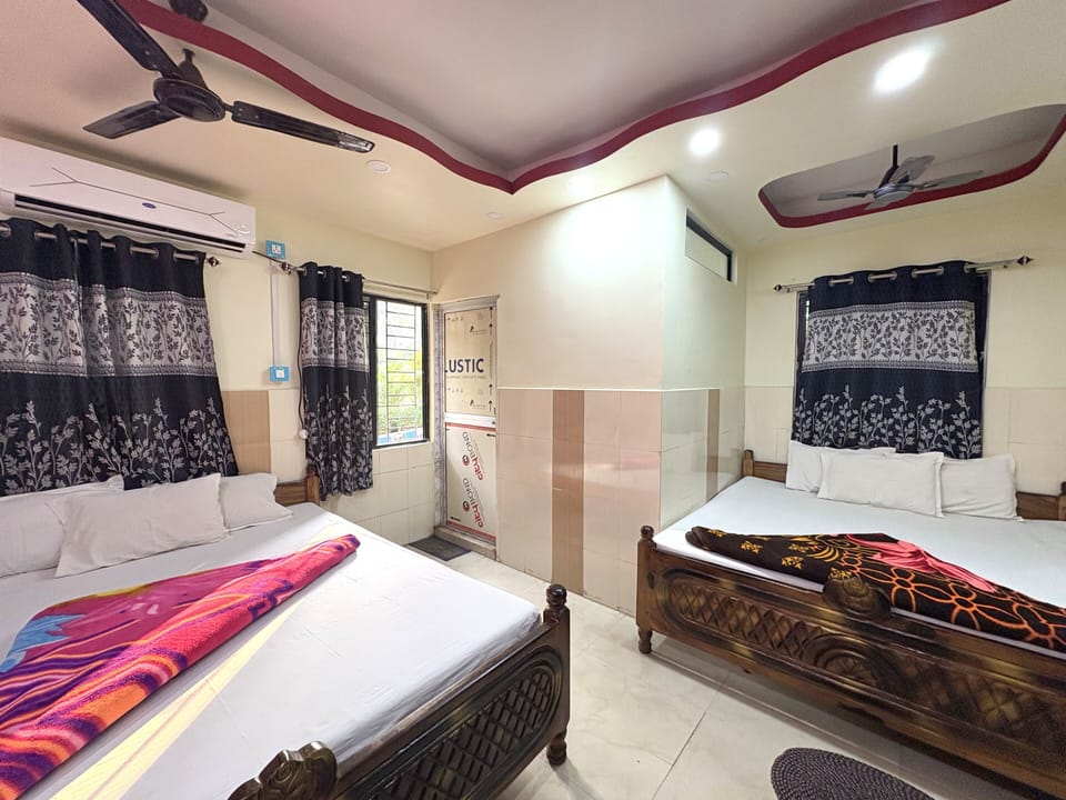 Deluxe Quadruple Room, City View | Desk, free WiFi