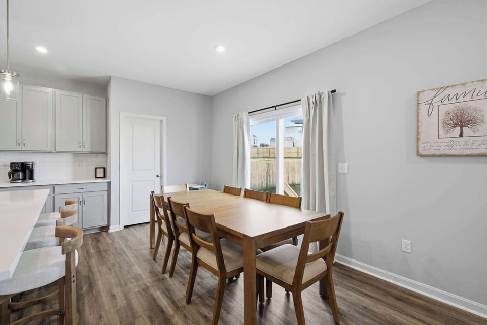 Make mealtime memories together in the spacious dining area​