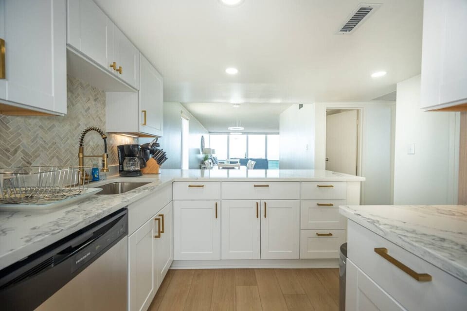 Fully updated kitchen with everything you need for easy meals at home