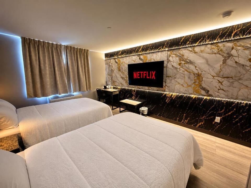 Deluxe Double or Twin Room, 2 Twin Beds, Non Smoking | Desk, WiFi (free)