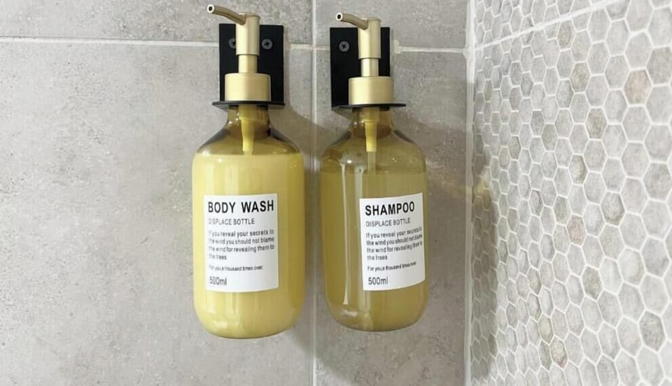 Towels, soap, shampoo, toilet paper