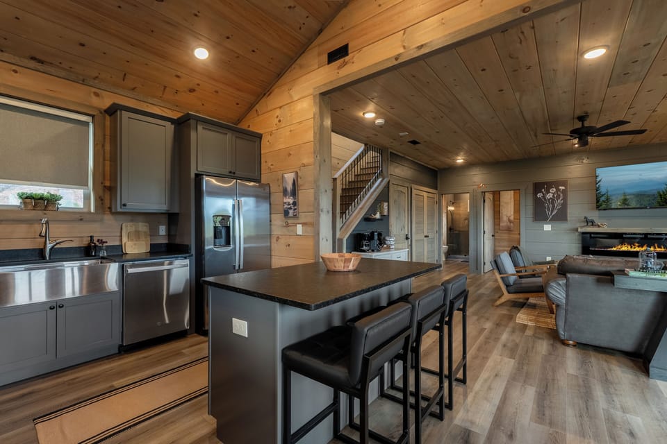 Stainless steel appliances throughout!