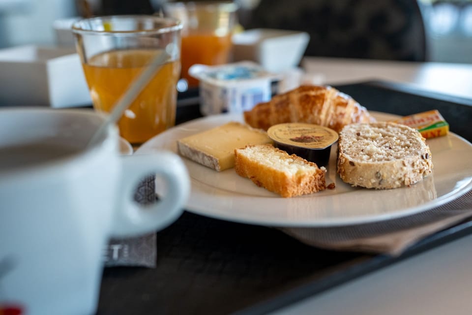 Daily buffet breakfast for a fee