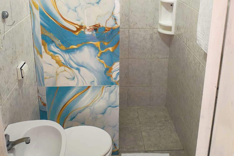Standard Room | Bathroom | Shower, free toiletries, towels, toilet paper