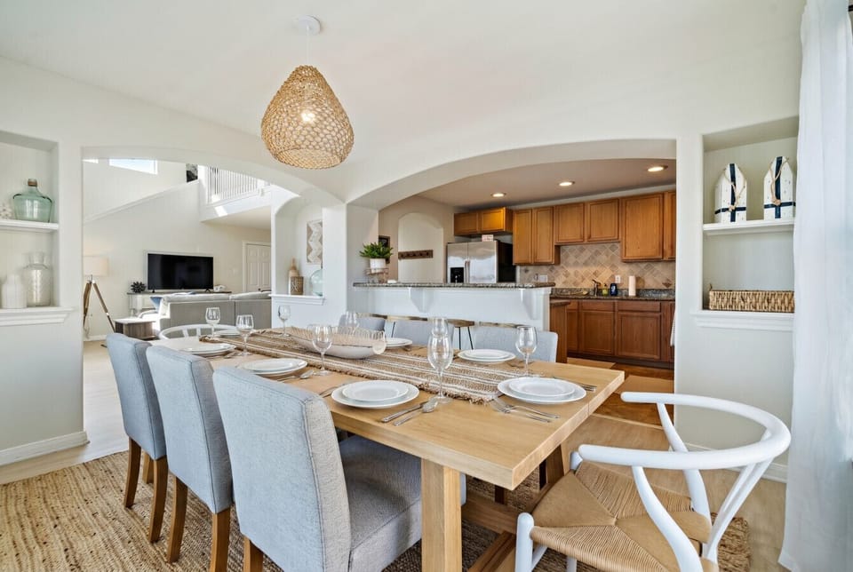 This dining area is located off the kitchen