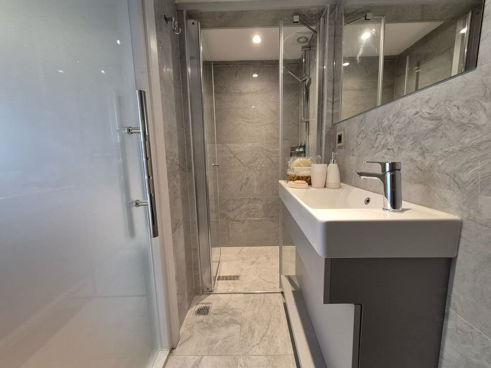 Shower, free toiletries, hair dryer, towels