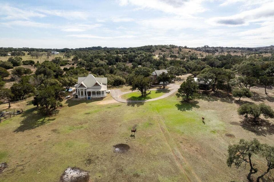 Marvel at the picturesque setting of our ranch from above, with stunning views of the tranquil surroundings and expansive fields stretching as far as the eye can see