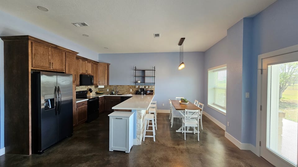 Kitchen/Dining Area