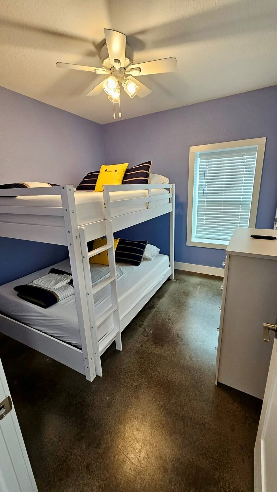 2nd Bedroom, Queen Bunk Beds