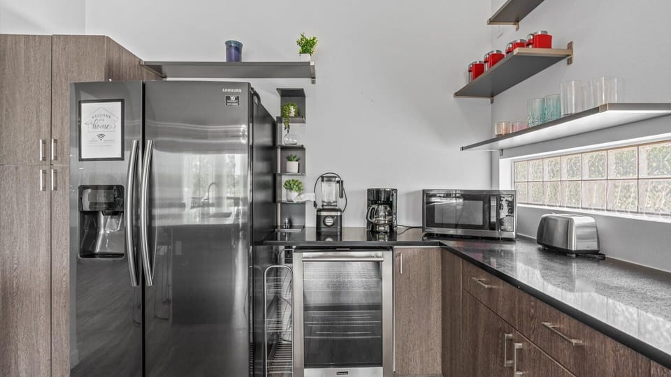 House (6 Bedrooms) | Interior