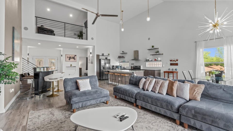House (6 Bedrooms) | Interior