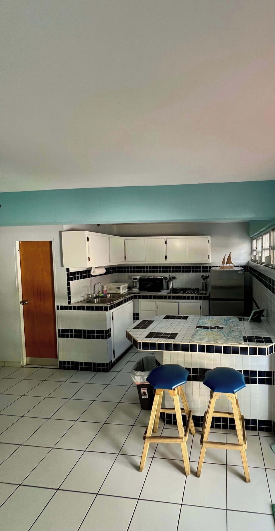 Fully equipped kitchen with ample counter space and modern appliances.