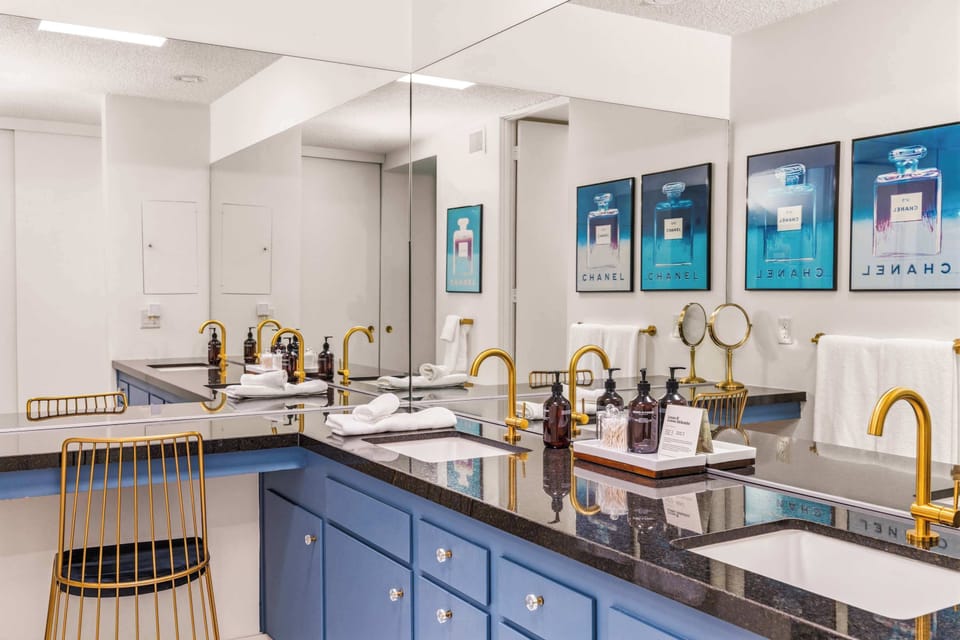 Primary Bathroom | Sandpiper Empress in Palm Desert, California by Luxus Vacation Properties