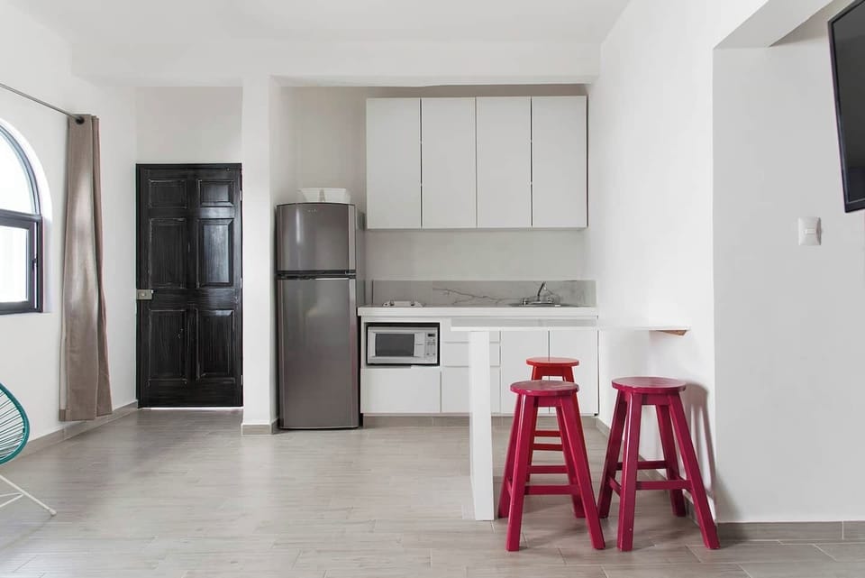 Kitchenette, refrigerator, stovetop, microwave.