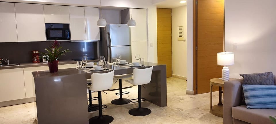 Full kitchen, stove (only 3 burners), refrigerator, microwave, coffee maker, toaster, blender. Dishes to prepare and eat a meal