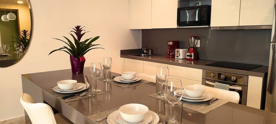 Dining area, 5 chairs