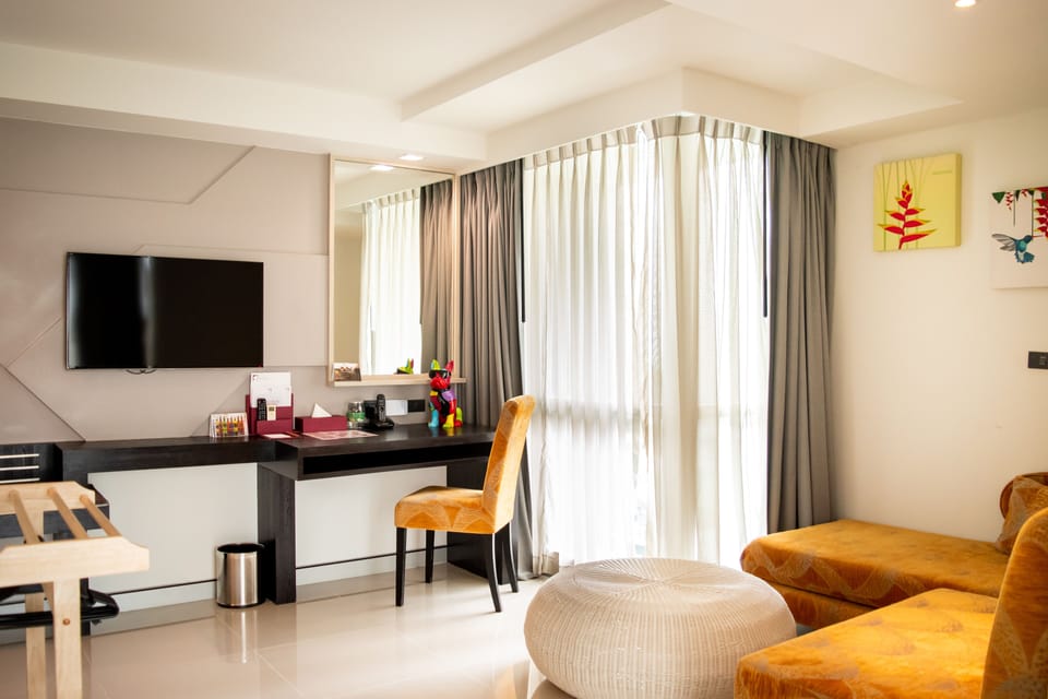 Family Room | Living area | 40-inch LCD TV with cable channels, TV
