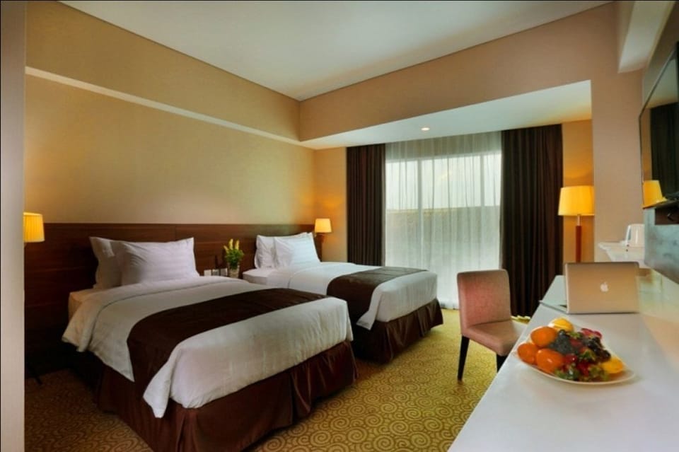 Deluxe Twin Room | In-room safe, desk, WiFi (free), bed sheets