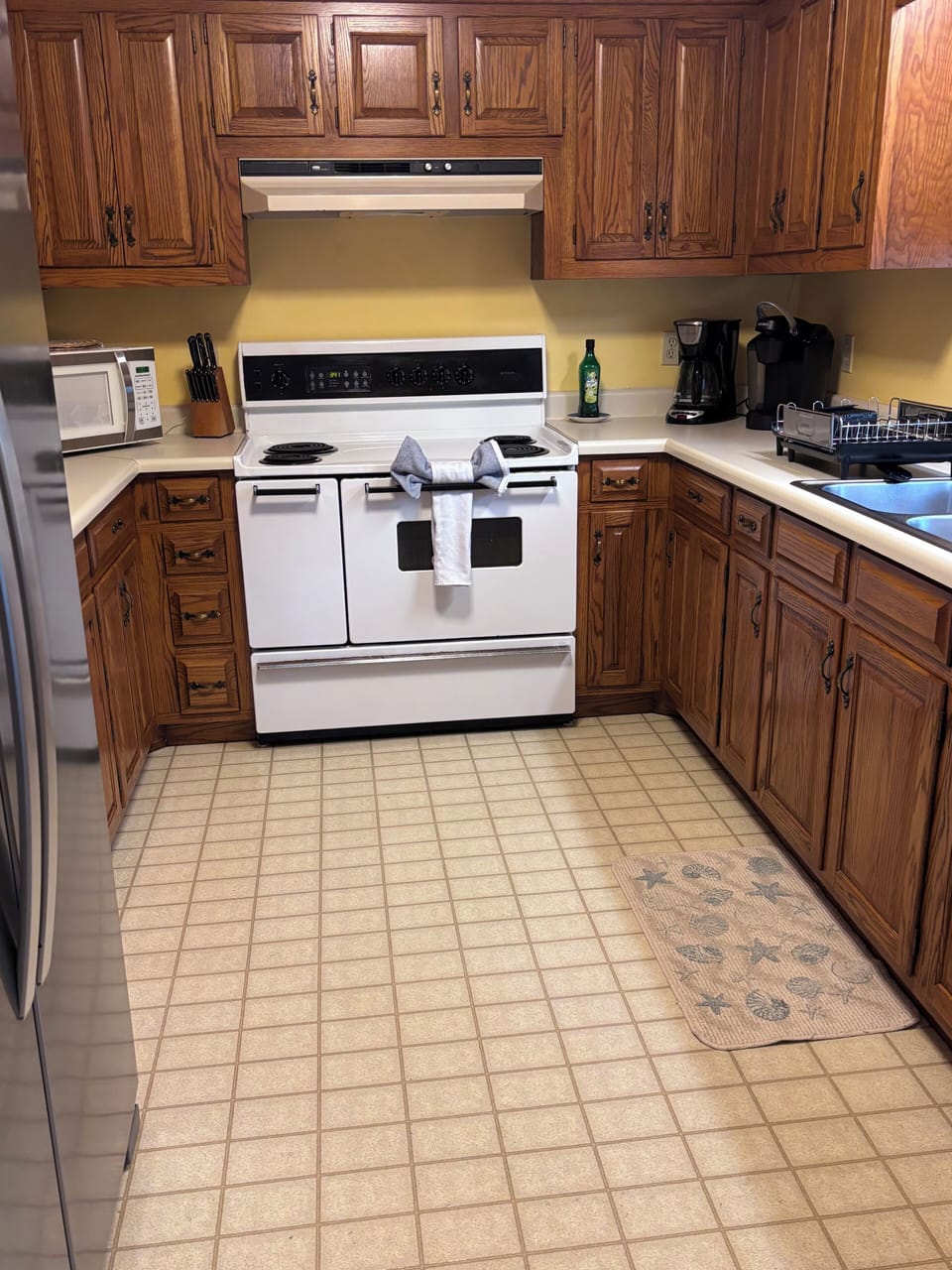 Small side oven and large main oven.  4 electric eyes.