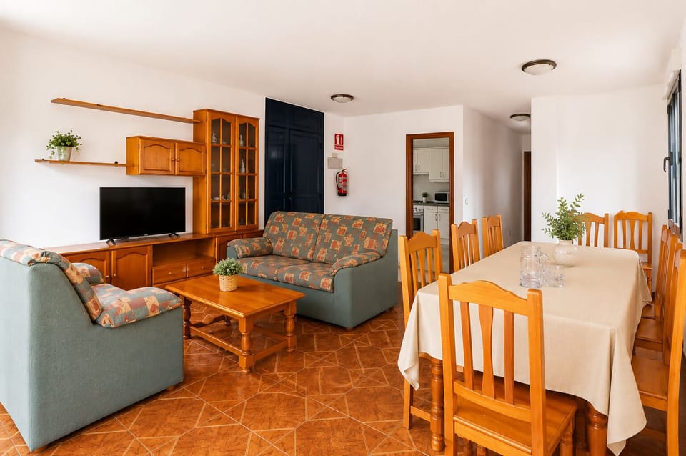 Communal lounge/ TV room,TV and multimedia,Living room,Dining area