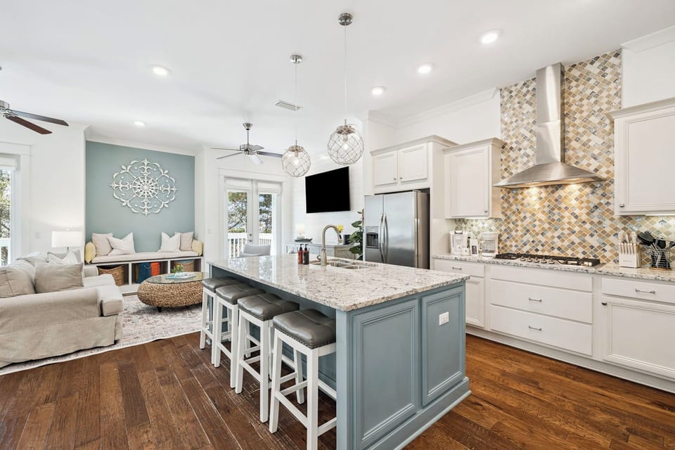 4 additional seats at the kitchen island