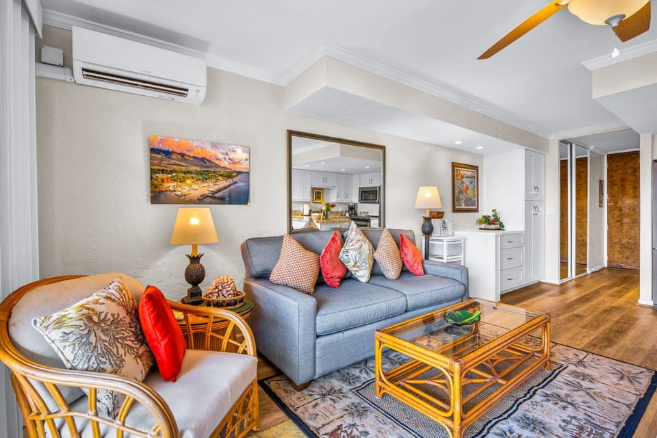 Stretch out on the sofa with the sliding doors open to the ocean breeze PKD-303