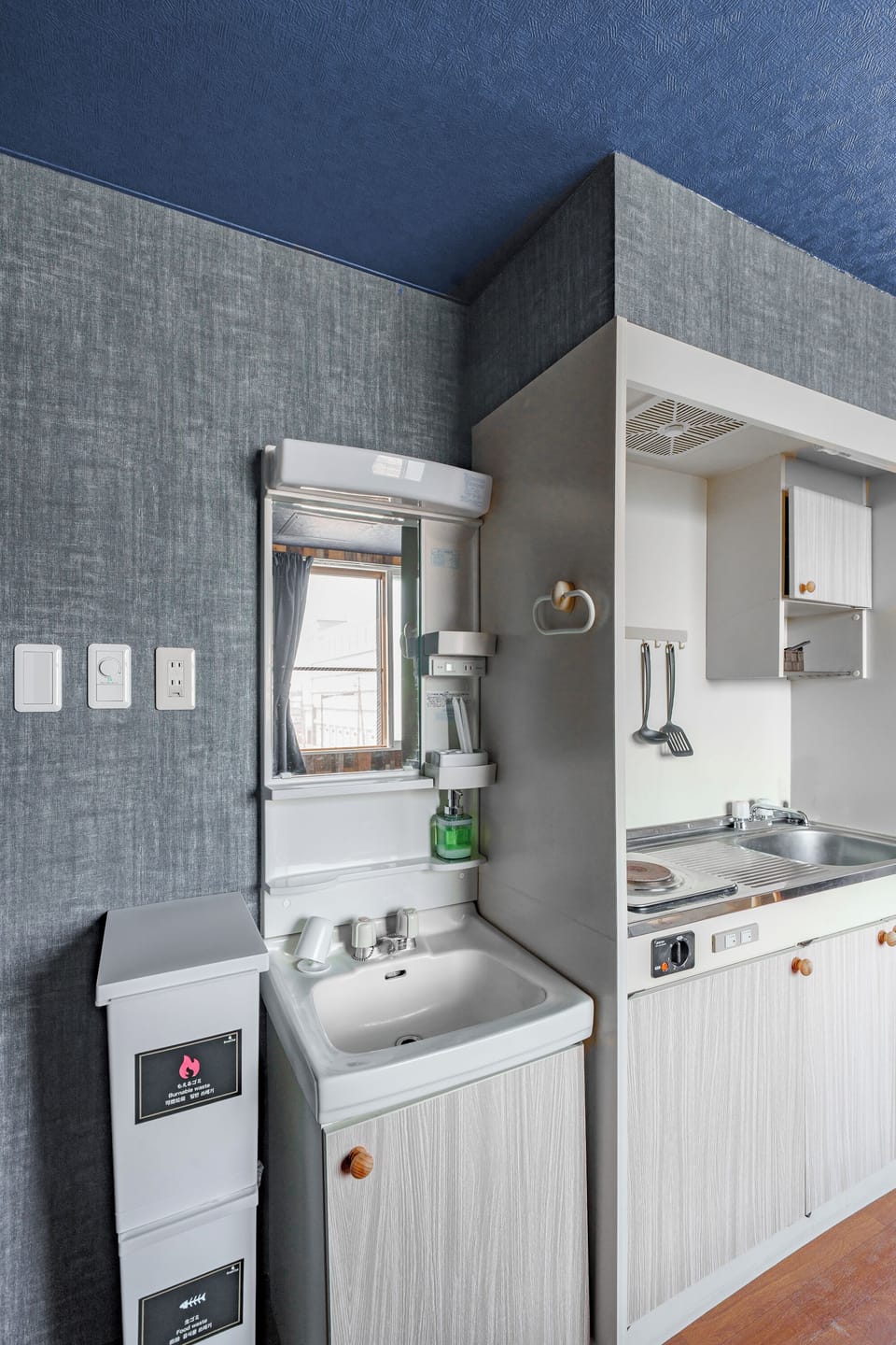 Apartment | Private kitchen | Fridge, microwave, stovetop, cookware/dishes/utensils