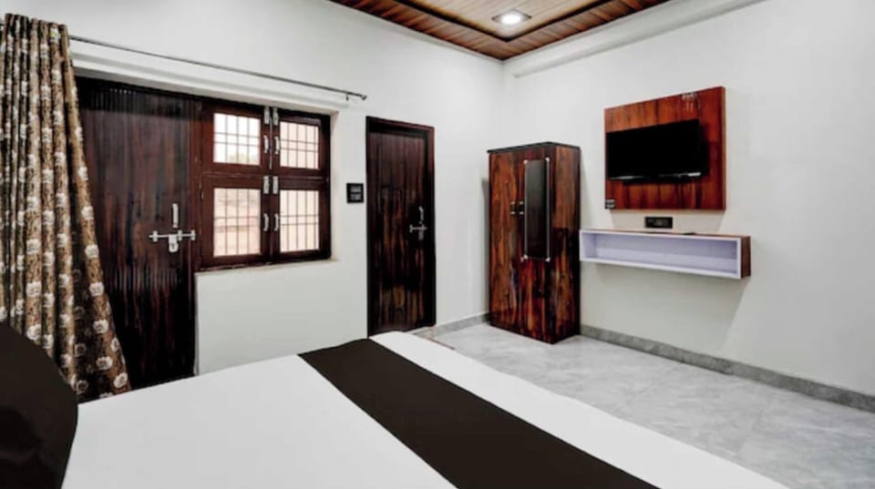 Deluxe Room | Rollaway beds, free WiFi, bed sheets