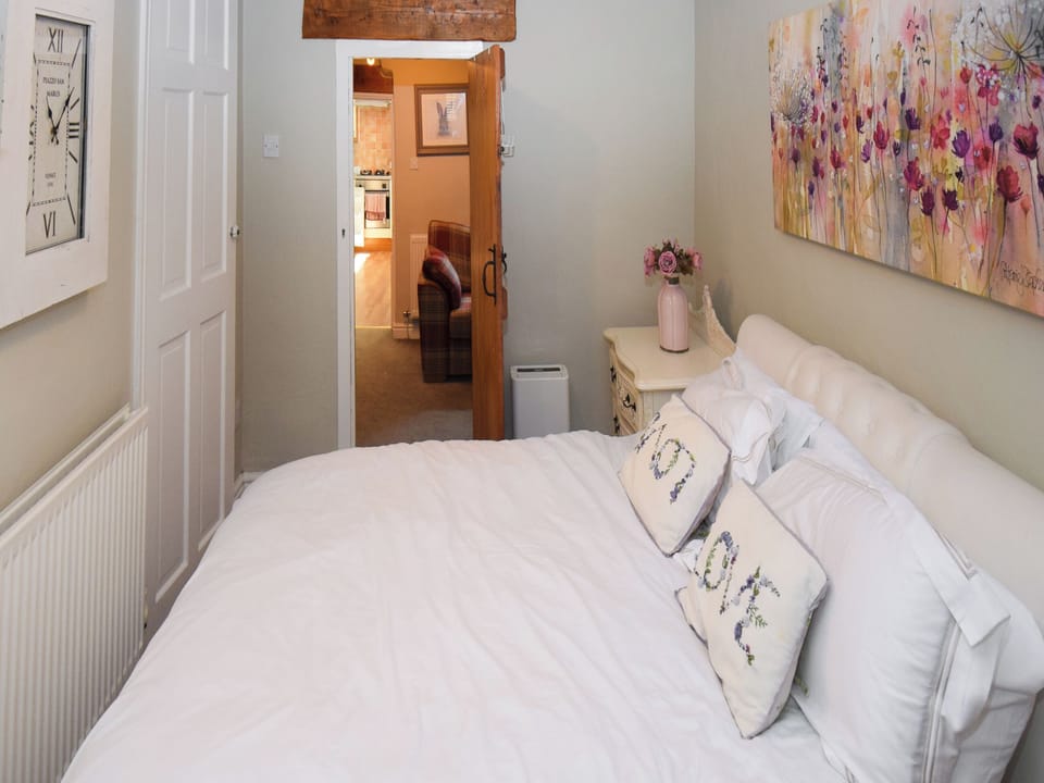 Double bedroom | Welcome Cottage, Bowness-on-Windermere