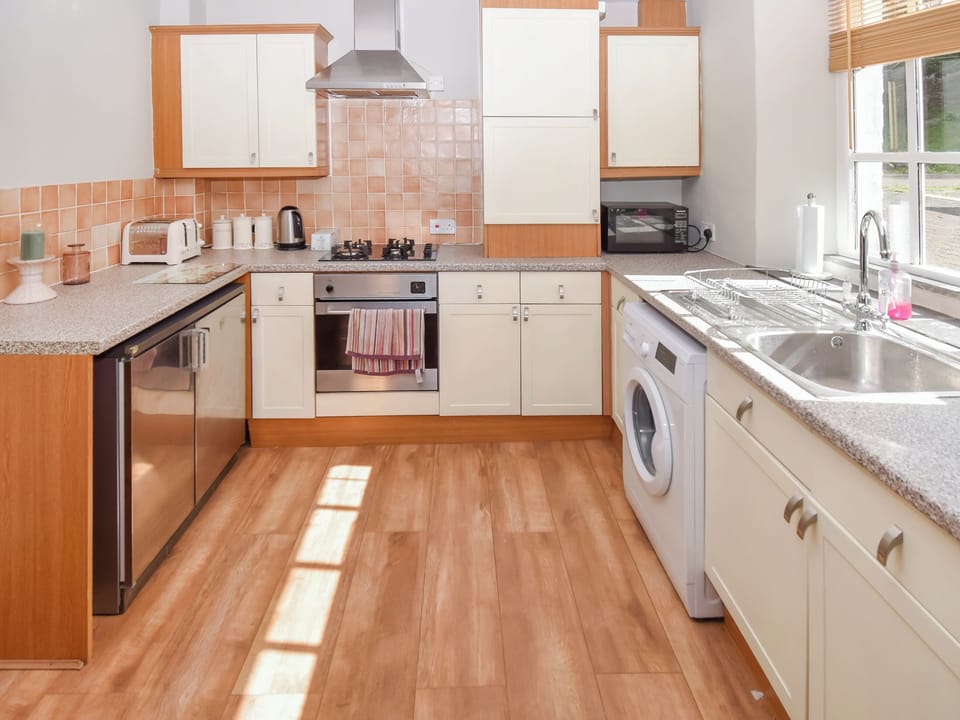 Kitchen/diner | Welcome Cottage, Bowness-on-Windermere