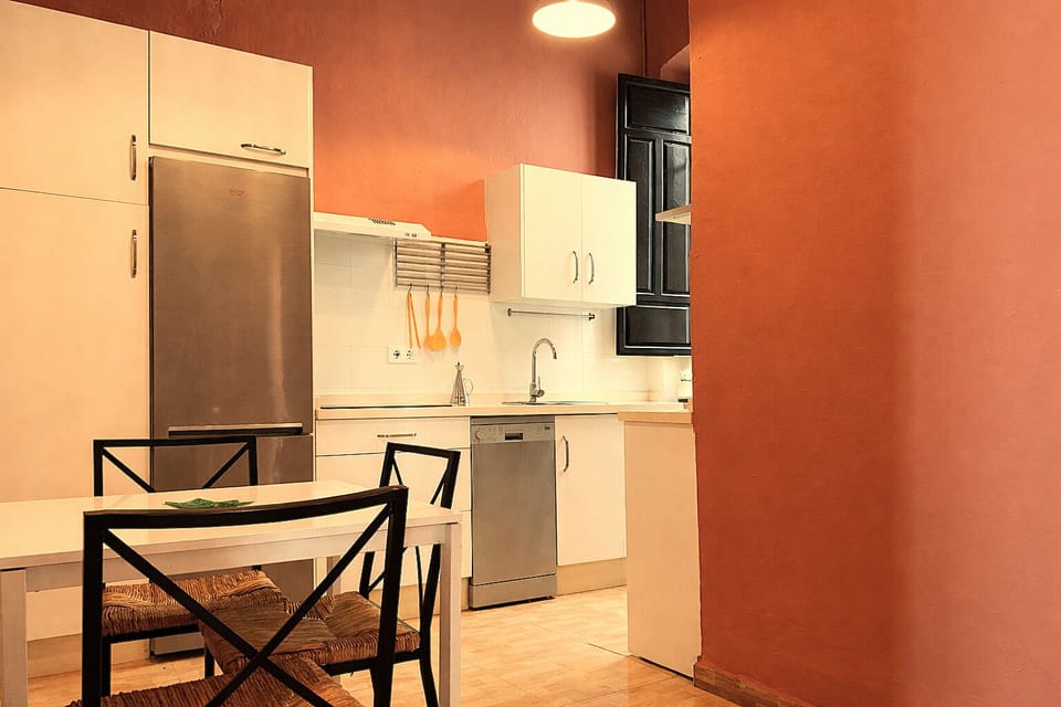 Deluxe Apartment, Balcony, City View | Dining