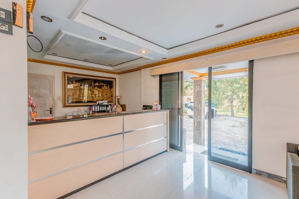 Entrance / Reception