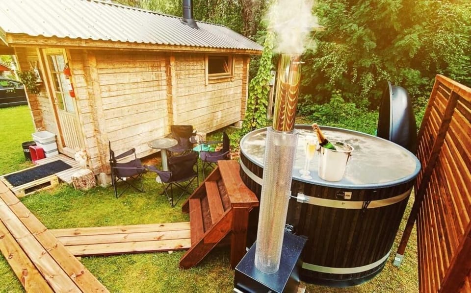 Family Apartment, 4 Bedrooms, Patio, Garden View | Outdoor spa tub