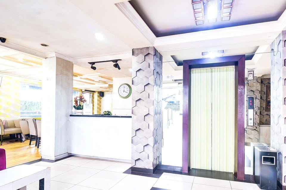 Entrance / Reception