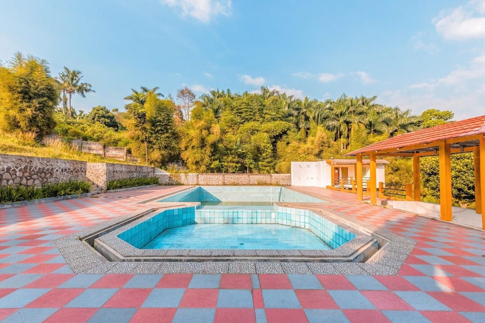 Holiday Home Swimming Pool