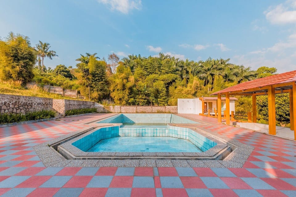 Holiday Home Swimming Pool