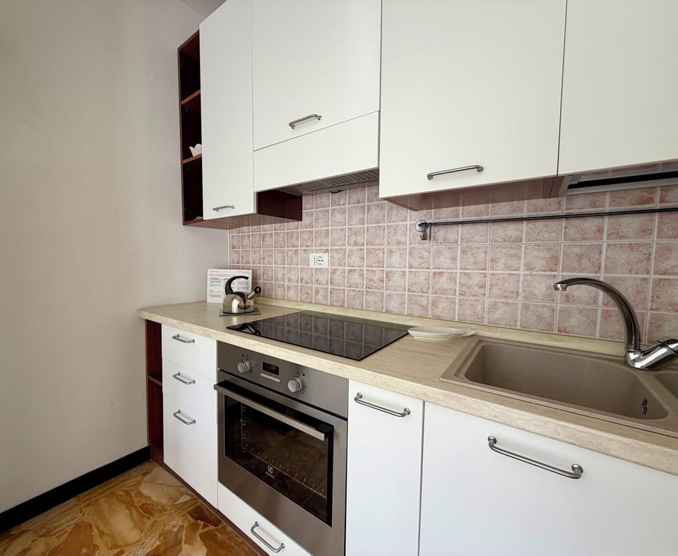 Apartment (1 Bedroom) | Private kitchen | Oven, espresso maker, electric kettle