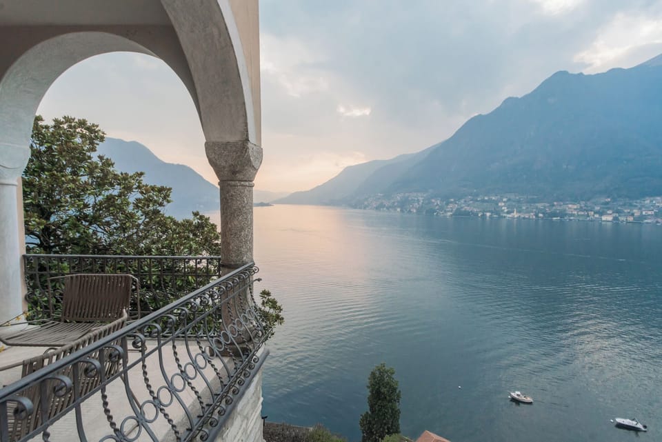 Villa (5 Bedrooms) | Lake view