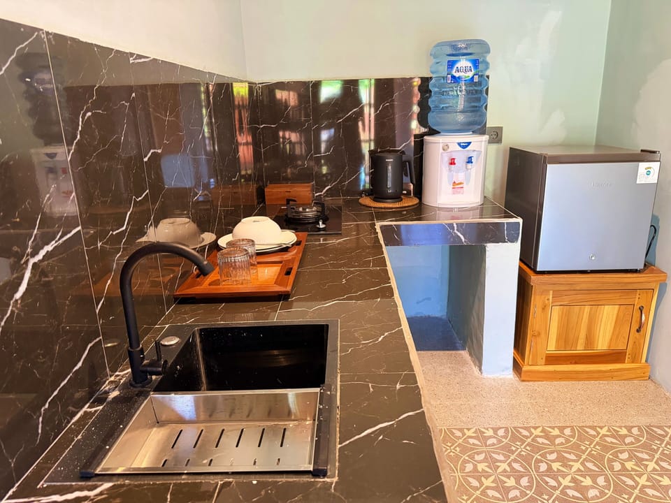 Deluxe Room | Private kitchen | Mini-fridge, rice cooker, cleaning supplies