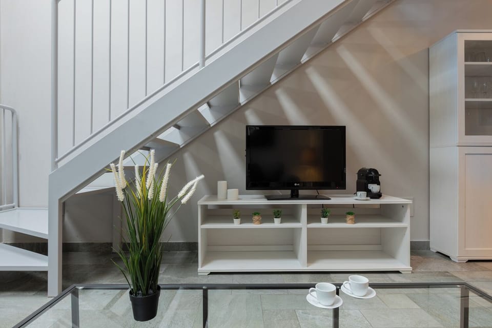 Apartment | Living area | 30-cm TV with digital channels