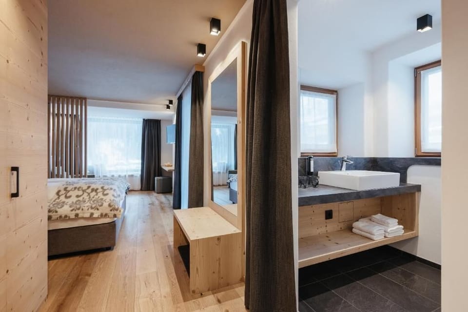 Superior Double or Twin Room, Balcony, Mountain View | Premium bedding, down comforters, memory foam beds, WiFi (free)