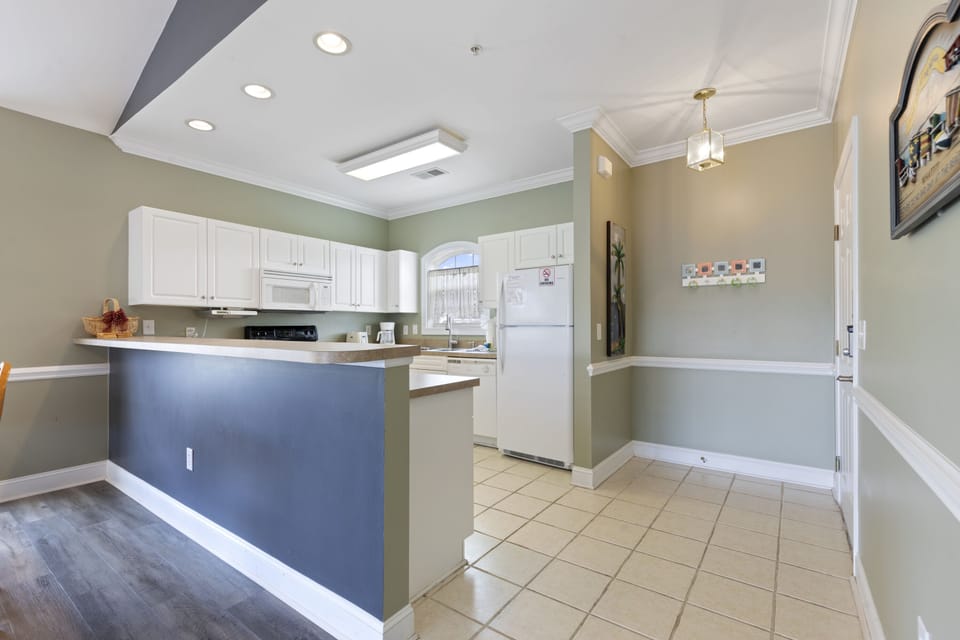 Signature Condo, 2 Bedrooms, Balcony, Garden View | Private kitchen | Fridge, microwave, oven, stovetop