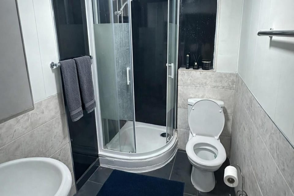 Shower, towels
