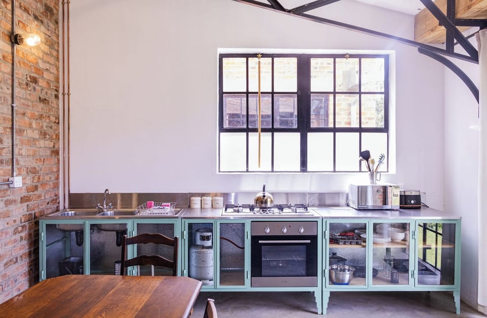 Comfort Apartment, Kitchen | Private kitchen | Oven, coffee/tea maker, electric kettle, dining tables