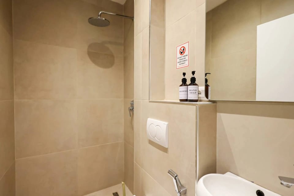 Deluxe Double Room, City View | Bathroom | Shower, hair dryer, towels, soap