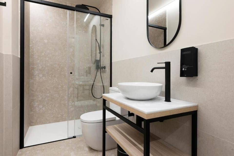 Basic Double Room | Bathroom