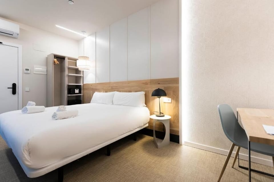 In-room safe, soundproofing, iron/ironing board, free WiFi