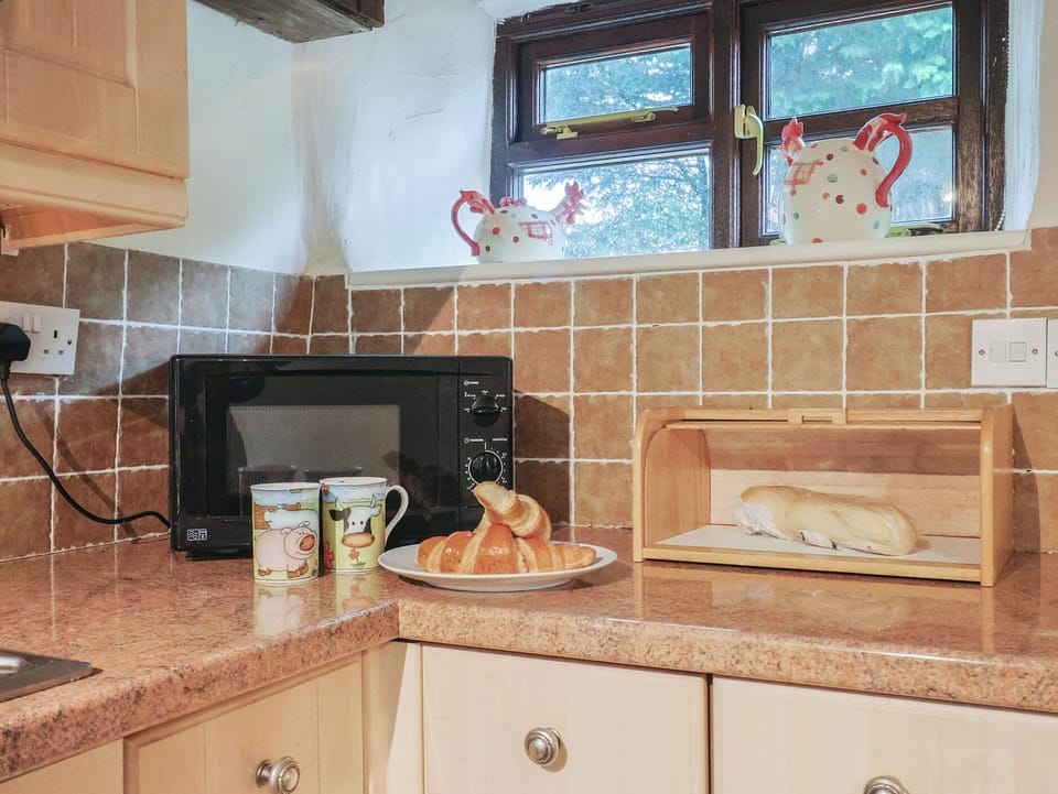 Dishwasher, cookware/dishes/utensils