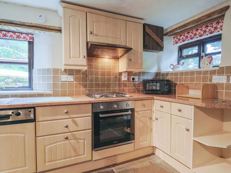 Dishwasher, cookware/dishes/utensils